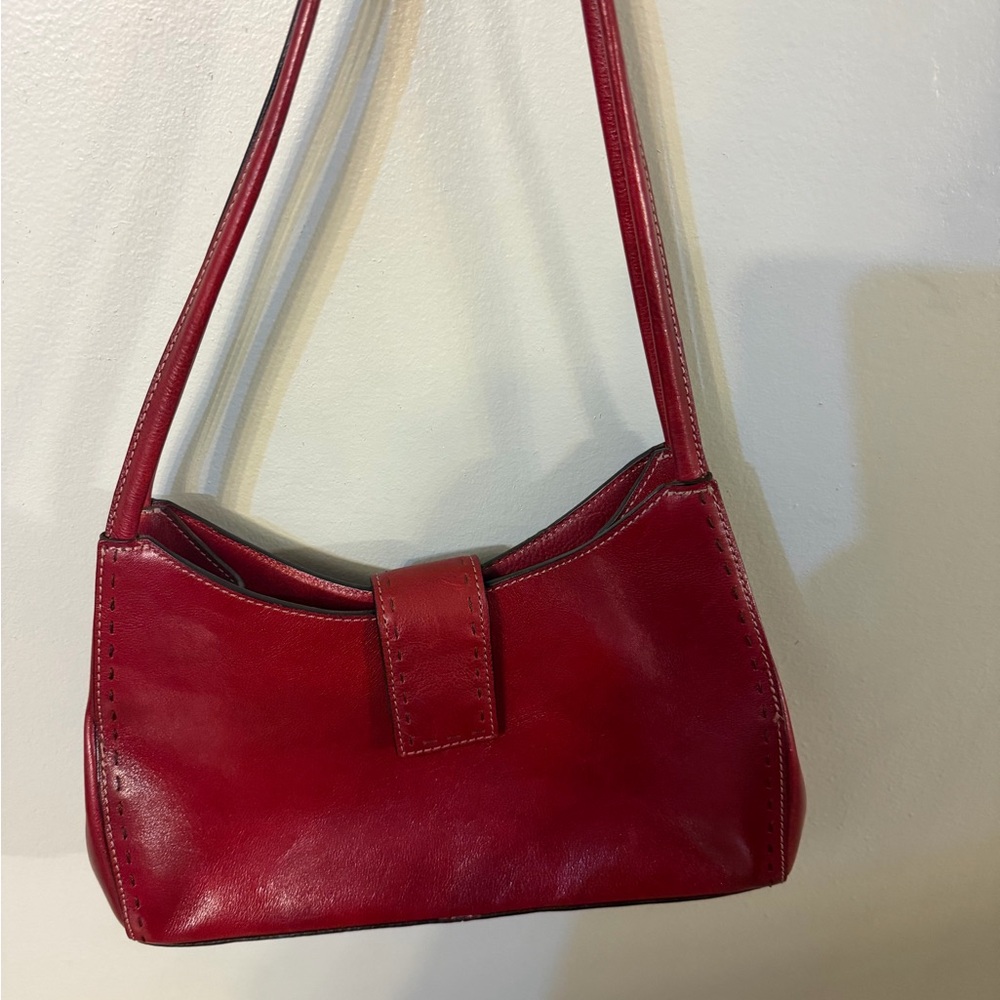 Red Leather Shoulder Bag - Sleek Women's Handbag - Picture 2 of 3
